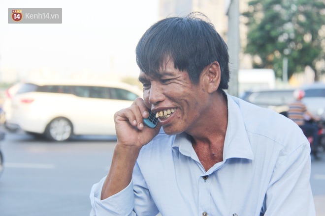  Đằng sau câu chuyện người đàn ông nghèo bật khóc khi bị CSGT tịch thu xích lô: Mấy chú góp tiền để tui mua chiếc xe máy, tui biết ơn dữ lắm!  - Ảnh 4.