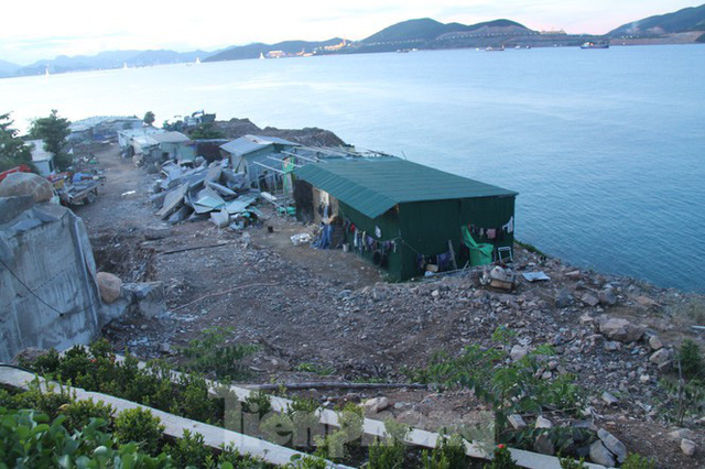 Cận cảnh nhà hàng xây chui cả nghìn m2 trên đảo Hòn Tằm - Ảnh 7.