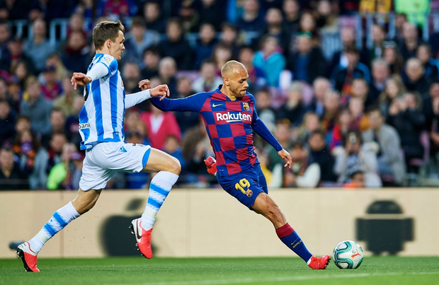 Messi ghi bàn từ chấm phạt đền gây tranh cãi, Barcelona thắng chật vật để leo lên ngôi đầu La Liga - Ảnh 4.