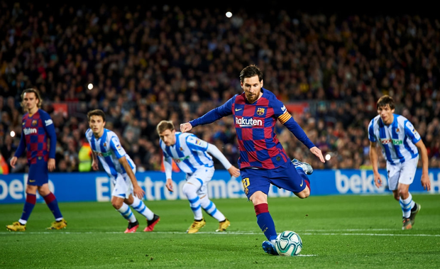 Messi ghi bàn từ chấm phạt đền gây tranh cãi, Barcelona thắng chật vật để leo lên ngôi đầu La Liga - Ảnh 8.