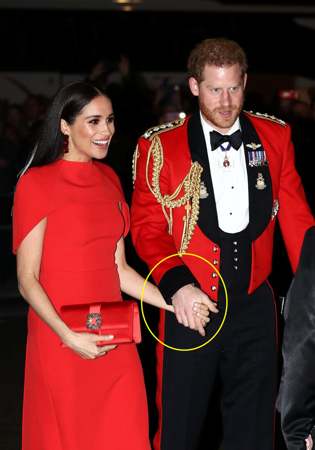 Vợ chồng Meghan Markle bị chỉ trích vì một hành động bị cho là thiếu tôn trọng người khác và Harry đang cố gắng vật lộn với mọi thứ - Ảnh 2.