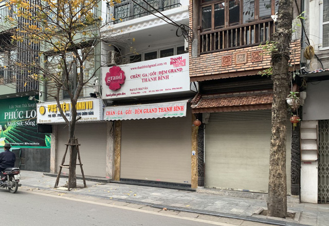 Nhiều cửa hàng tại phố cổ Hà Nội tạm dừng hoạt động - Ảnh 3.
