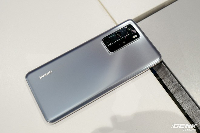 Mổ bụng Huawei P40 phát hiện thấy linh kiện của Mỹ - Ảnh 1.