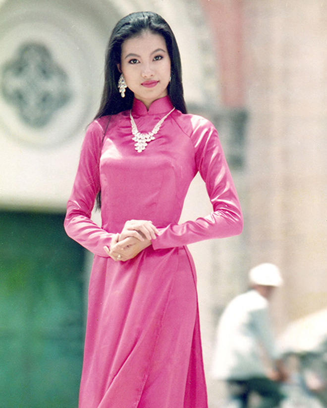 Nhan sắc thời trẻ của hoa hậu giàu nhất Việt Nam - Ảnh 4.