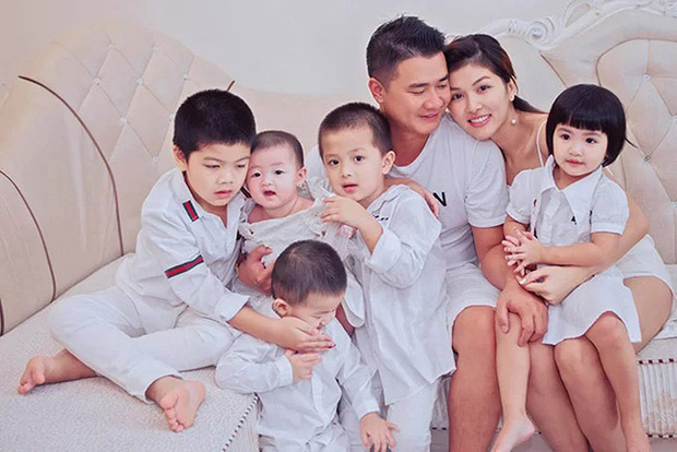 Hoa hậu Oanh Yến chính thức hạ sinh con trai thứ 6 cho chồng đại gia: Gia đình đông thành viên số 1 Vbiz là đây! - Ảnh 1.