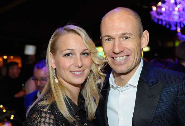 Arjen Robben tiết lộ chuyện vợ mình chiến đấu với COVID-19 - Ảnh 1.