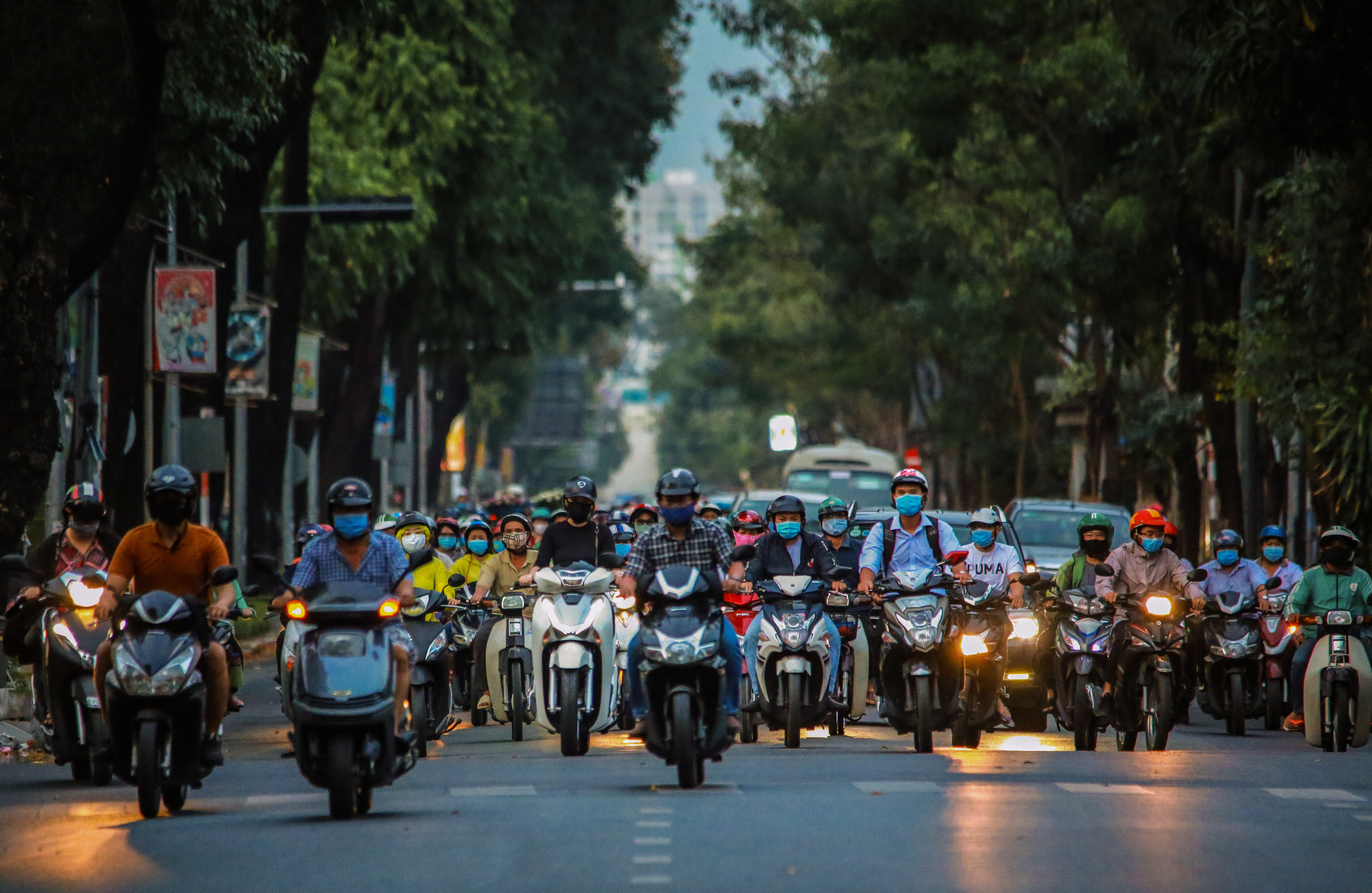 Sài Gòn đông đúc khi sắp kết thúc đợt cách ly toàn xã hội 14 ngày - Ảnh 7.
