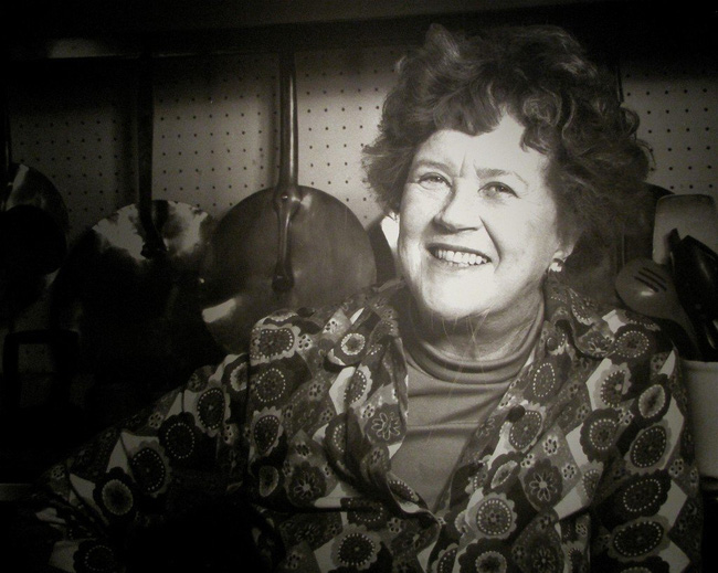 Julia Child: Bà nội trợ trở thành nữ hoàng ẩm thực thế giới bằng niềm đam mê mãnh liệt khiến đấng mày râu cũng phải nể phục - Ảnh 10.