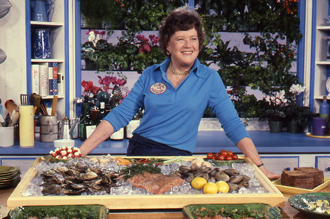 Julia Child: Bà nội trợ trở thành nữ hoàng ẩm thực thế giới bằng niềm đam mê mãnh liệt khiến đấng mày râu cũng phải nể phục - Ảnh 11.