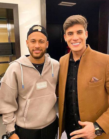 Mẹ ruột Neymar gây sốc khi đăng ảnh thân mật với người mẫu 22 tuổi vốn là fan của con trai - Ảnh 3.