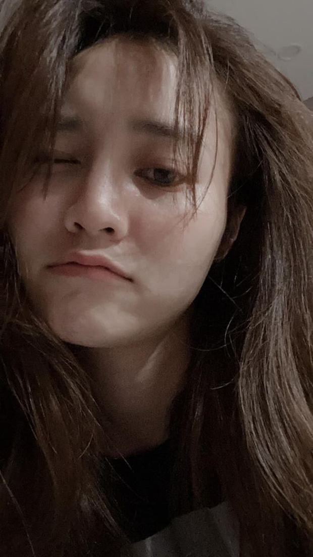 Tung ảnh mặt mộc và đầu tóc bơ phờ, Ninh Dương Lan Ngọc làm netizen phát choáng với nhan sắc tự nhiên tuổi 30 - Ảnh 1.
