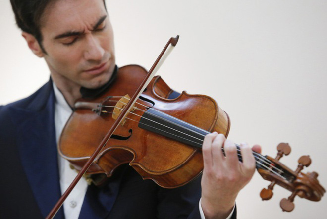 Đẹp độc lạ: Bảo vật đàn violin 310 tuổi trị giá hơn 1.000 tỷ đồng - Ảnh 1.