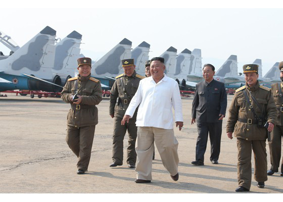 Ông Kim Jong-un xem MiG-29 Triều Tiên không chiến, tấn công mục tiêu - Ảnh 2.