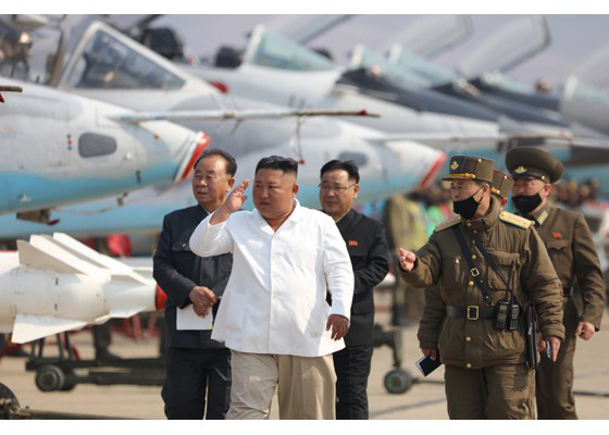 Ông Kim Jong-un xem MiG-29 Triều Tiên không chiến, tấn công mục tiêu - Ảnh 4.