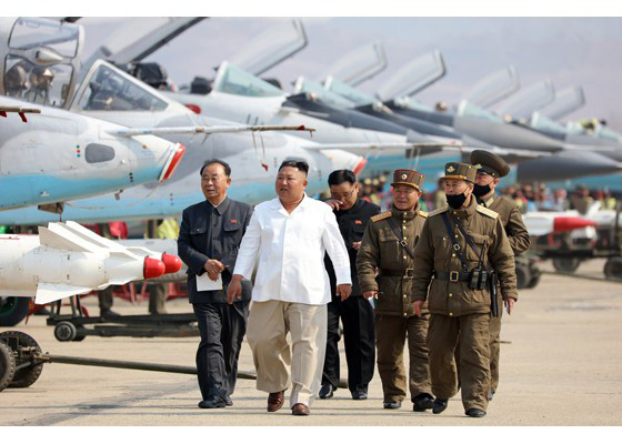 Ông Kim Jong-un xem MiG-29 Triều Tiên không chiến, tấn công mục tiêu - Ảnh 5.