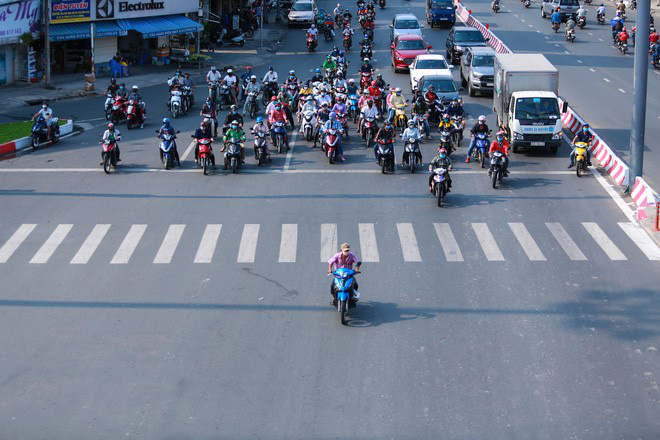 Dịch Covid-19 ngày 17/4: Tròn 24 giờ không ghi nhận ca mắc mới; ngày đầu giai đoạn 2 cách ly, quán nhậu tràn vỉa hè - Ảnh 1.