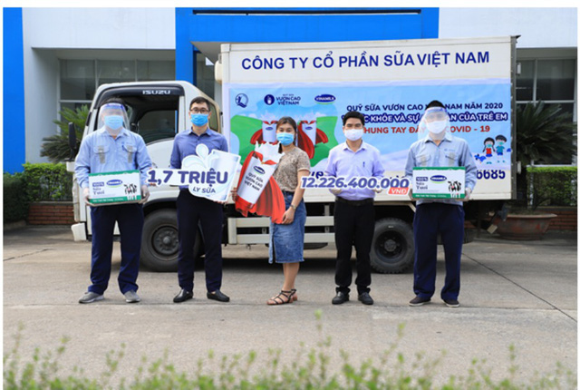 Quỹ sữa Vươn cao Việt Nam: Quyết tâm không để trẻ em khó khăn thiếu dinh dưỡng trong đại dịch - Ảnh 2.