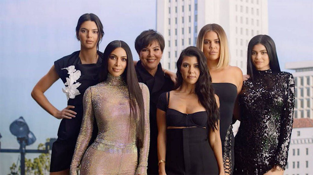 6 cặp anh chị em quyền lực nhất Hollywood: Chị em Hadid, Fanning cực phẩm, nhà Kardashian và Zack & Cody toàn rich kid - Ảnh 2.