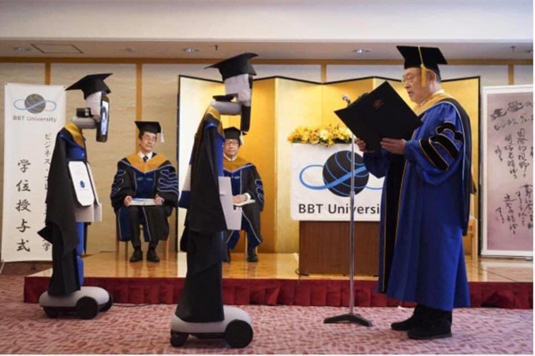 Sinh viên Nhật cử Robot đi nhận bằng tốt nghiệp để tránh dịch - Ảnh 1.