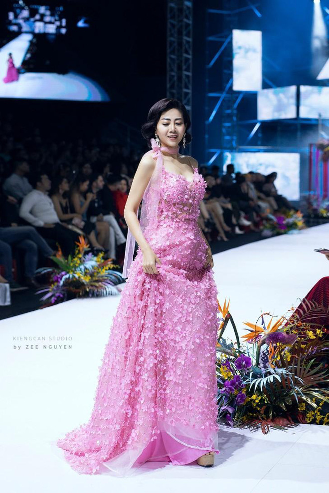 Đã có người trả giá 110 triệu cho chiếc váy Mai Phương từng catwalk lúc bệnh nặng nhằm đóng góp vào quỹ nuôi bé Lavie - Ảnh 2.