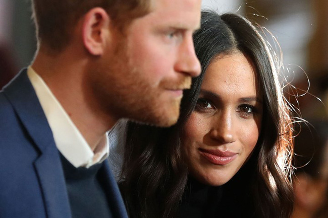 Báo Mỹ: Harry được cho là muốn trở về Anh để giúp đỡ gia đình, Meghan Markle ngay lập tức đe dọa ly hôn - Ảnh 2.