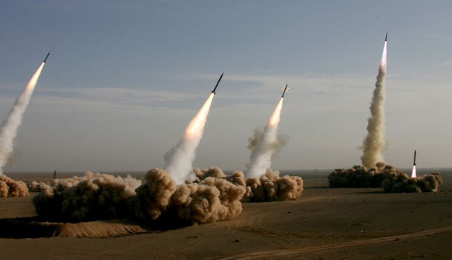 Israel tấn công ồ ạt, phòng không Syria khai hỏa dồn dập đánh trả - Pháo binh, tên lửa SAA đồng loạt gầm thét, chiến sự bùng nổ ác liệt ở Idlib - Ảnh 1.