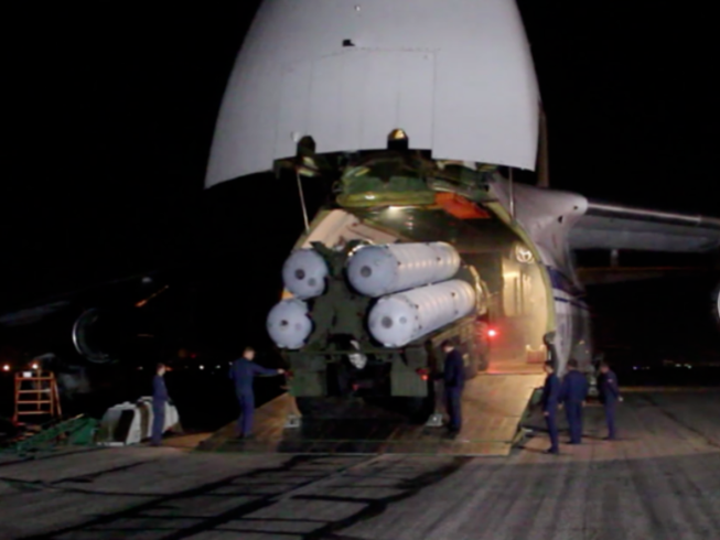 Israel giăng bẫy nguy hiểm, tấn công ồ ạt, tên lửa S-300 Syria né đòn - Chiến sự bùng nổ ở Idlib - Ảnh 1.