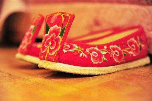 Nguyên nhân giày cổ đại Trung Quốc đều có mũi giày vểnh hướng lên trên: Sự hiểu biết của người xưa thật sự quá sức tưởng tượng của con cháu! - Ảnh 2.