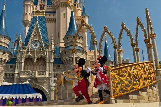 Disney ngừng trả lương hơn 100.000 nhân viên: Phép màu tạm dừng trong khác biệt giữa Mỹ và Pháp - Ảnh 1.