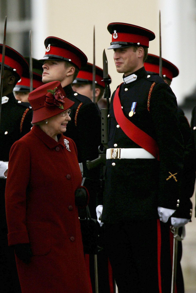 Nữ hoàng Elizabeth II: Từ công chúa sinh ra trong nhung lụa trở thành người phụ nữ quyền lực truyền cảm hứng cho hàng triệu trái tim - Ảnh 38.