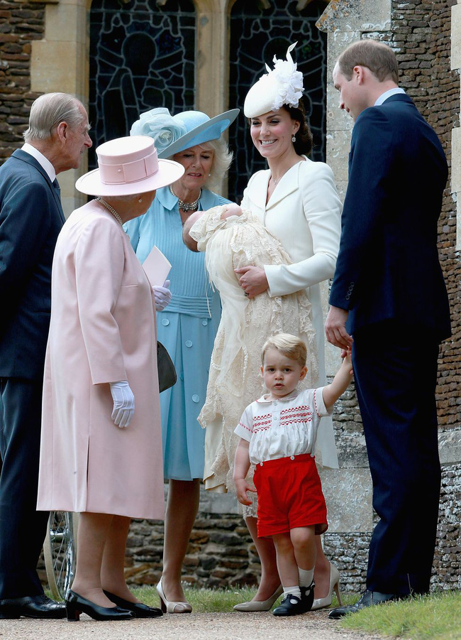 Nữ hoàng Elizabeth II: Từ công chúa sinh ra trong nhung lụa trở thành người phụ nữ quyền lực truyền cảm hứng cho hàng triệu trái tim - Ảnh 39.
