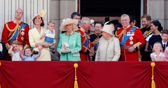 Nữ hoàng Elizabeth II: Từ công chúa sinh ra trong nhung lụa trở thành người phụ nữ quyền lực truyền cảm hứng cho hàng triệu trái tim - Ảnh 43.
