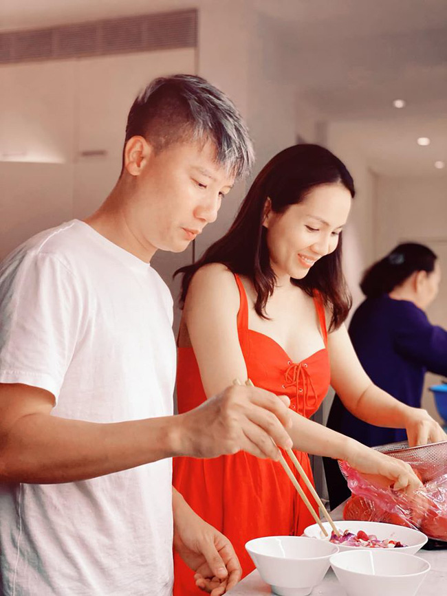 Muôn vàn khoảnh khắc ở nhà vẫn vui của sao Việt: Người thành đầu bếp chuyên nghiệp, người thì rủ nhau quay clip bắt trend - Ảnh 4.