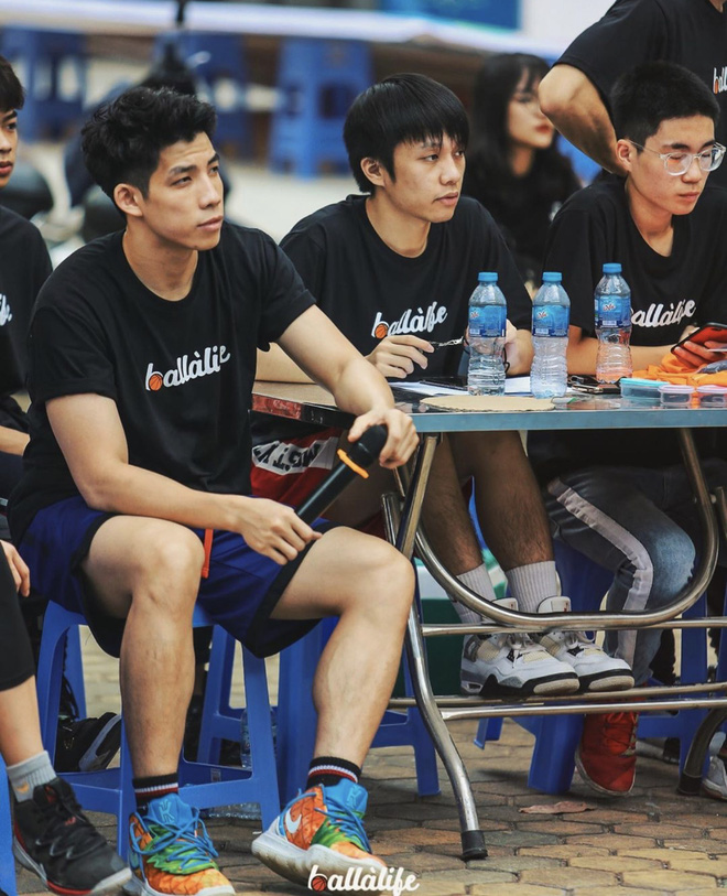 Gia thế khủng của hot boy bóng rổ yêu Mẫn Tiên: Chủ tịch HĐQT, lại còn có 2 anh song sinh điển trai giỏi giang không kém - Ảnh 7.