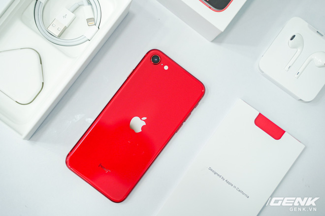 Cận cảnh iPhone SE 2020 đầu tiên tại Việt Nam: Thiết kế giống iPhone 8, giá từ 12.7 triệu đồng - Ảnh 2.