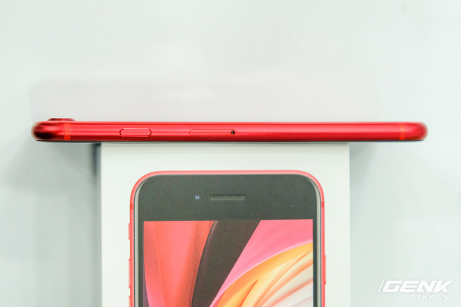 Cận cảnh iPhone SE 2020 đầu tiên tại Việt Nam: Thiết kế giống iPhone 8, giá từ 12.7 triệu đồng - Ảnh 4.