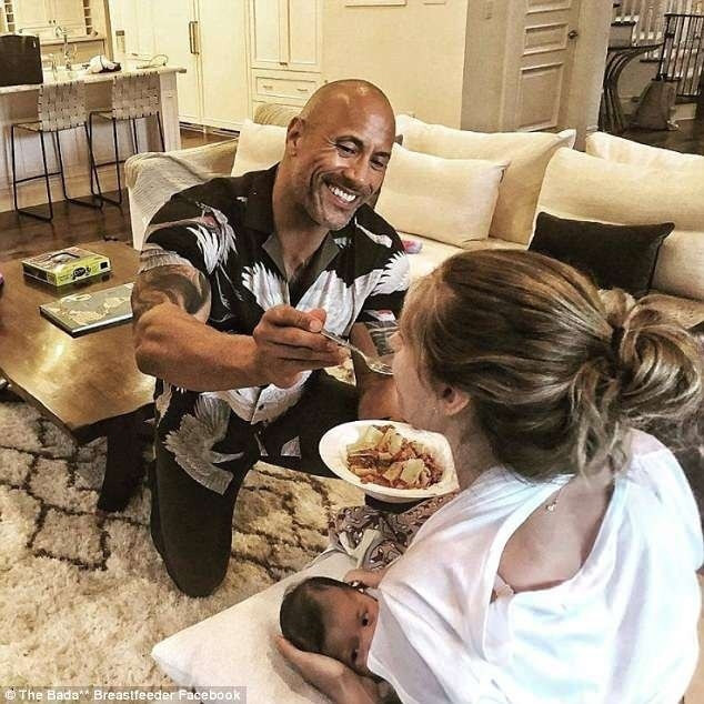 The Rock: Gã khổng lồ Hollywood và những khoảnh khắc nhỏ bé ngỡ ngàng trước vợ con - Ảnh 6.