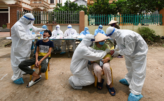 Mua máy xét nghiệm COVID-19: Nơi 1,45 tỉ đồng, nơi 7,23 tỉ đồng; Việt Nam 11 ngày không ghi nhận ca nhiễm mới trong cộng đồng - Ảnh 1.