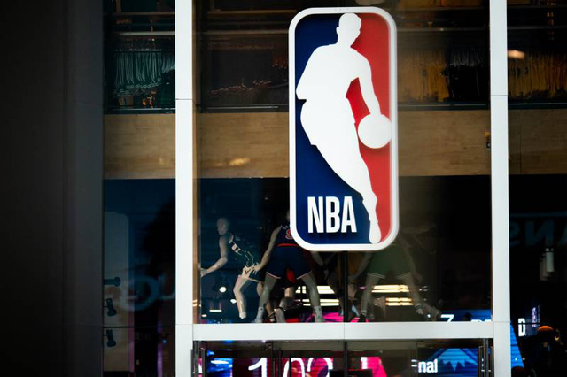 NBA đồng ý cho các CLB trở lại tập luyện từ 1/5/2020 - Ảnh 1.