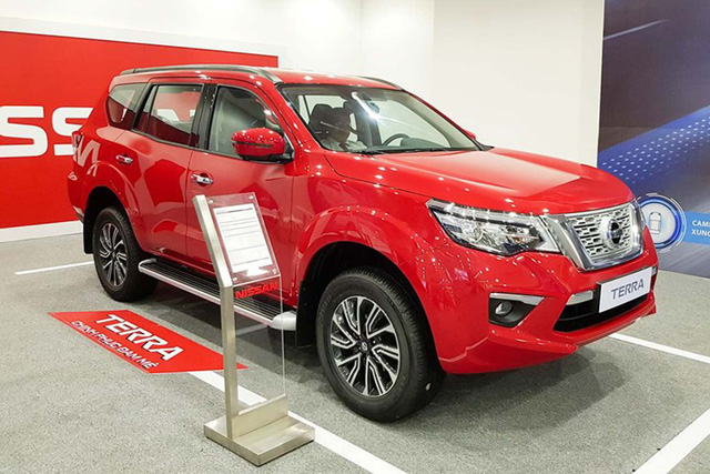 Nissan Terra giảm giá kỷ lục 120 triệu đồng cạnh tranh Toyota Fortuner - Ảnh 1.