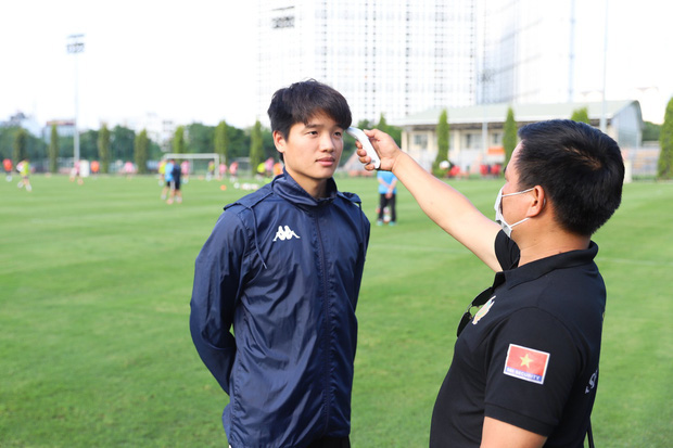 Công Phượng, Bùi Tiến Dũng chăm chỉ tập luyện trong phòng gym chờ ngày trở lại sân cỏ - Ảnh 4.