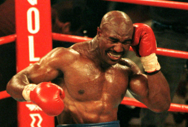 Số phận bi đát của huyền thoại quyền Anh bị Mike Tyson cắn đứt tai: Nửa tỷ đô bốc hơi, phải bán nhà, bán nhẫn, bán cả huy chương trả nợ - Ảnh 2.