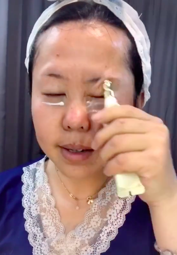 Đoạn video bà cô có màn vịt hóa thiên nga nhờ make-up đỉnh cao khiến người xem sốc toàn tập - Ảnh 3.