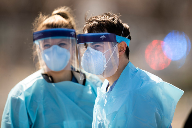 Tổng thống Mỹ Donald Trump thông báo khuyến nghị toàn dân đeo khẩu trang, nhưng ông thì không đeo - Ảnh 2. Tổng thống Mỹ Donald Trump thông báo khuyến nghị toàn dân đeo khẩu trang, nhưng ông thì không đeo - Ảnh 2.