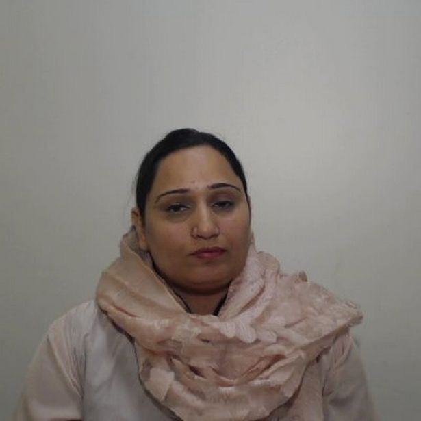 Lái xe ẩu cán tử vong bé gái 10 tuổi, vợ doanh nhân giàu có thản nhiên gói ghém đồ đạc chuồn ra nước ngoài và cái kết chạy đằng trời - Ảnh 2. Lái xe ẩu cán tử vong bé gái 10 tuổi, vợ doanh nhân giàu có thản nhiên gói ghém đồ đạc chuồn ra nước ngoài và cái kết chạy đằng trời - Ảnh 2.