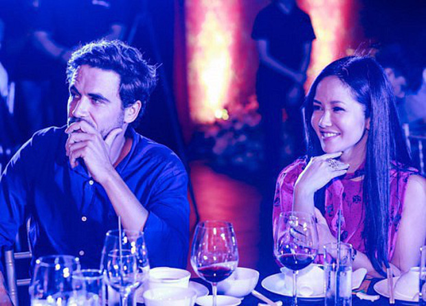 Mải mê livestream tại nhà riêng, Hồng Nhung vô tình để lộ diện mạo bạn trai tin đồn ngoại quốc? - Ảnh 4. Mải mê livestream tại nhà riêng, Hồng Nhung vô tình để lộ diện mạo bạn trai tin đồn ngoại quốc? - Ảnh 4.