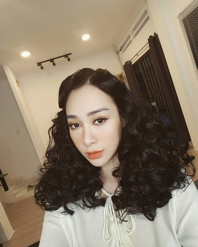 Các hot girl 8X đời đầu từng nổi tiếng và giàu có nhờ chuyển hướng buôn bán thời trang giờ ra sao? - Ảnh 45. Các hot girl 8X đời đầu từng nổi tiếng và giàu có nhờ chuyển hướng buôn bán thời trang giờ ra sao? - Ảnh 45.