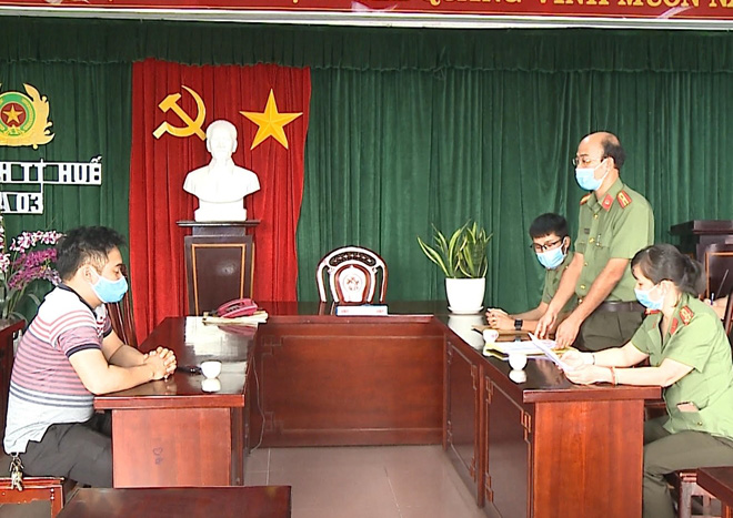 Thanh ni&ecirc;n bị phạt 18 triệu đồng v&igrave; tung văn bản b&iacute; mật Nh&agrave; nước ra ngo&agrave;i - Ảnh 1.