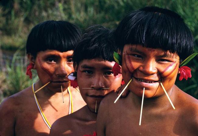 Bộ lạc kỳ dị ở Nam Mỹ: Cuộc sống khép kín và hủ tục mai táng bằng cách ăn tro cốt của người chết - Ảnh 5.
