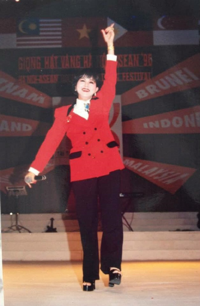 Nhan sắc 30 năm trước của nữ ca sĩ từng khiến bầu show xếp hàng, đặt cọc bằng vàng để mời đi hát - Ảnh 6.